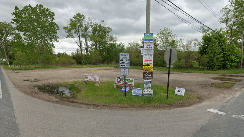 McKenzie Market (Gulf Gas Station) - 2024 Empty Lot (newer photo)